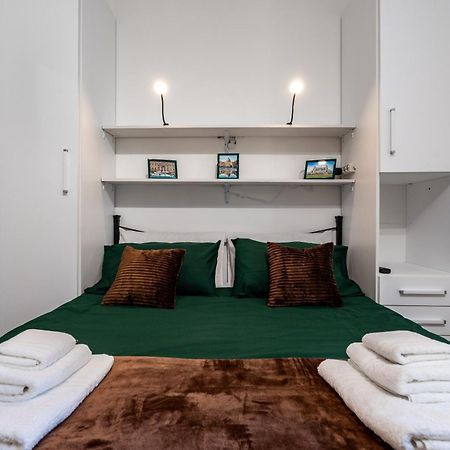 Apartament A Due Fermate Dal ColosseoWi-Fi & Netflix Gratis Rzym Zewnętrze zdjęcie