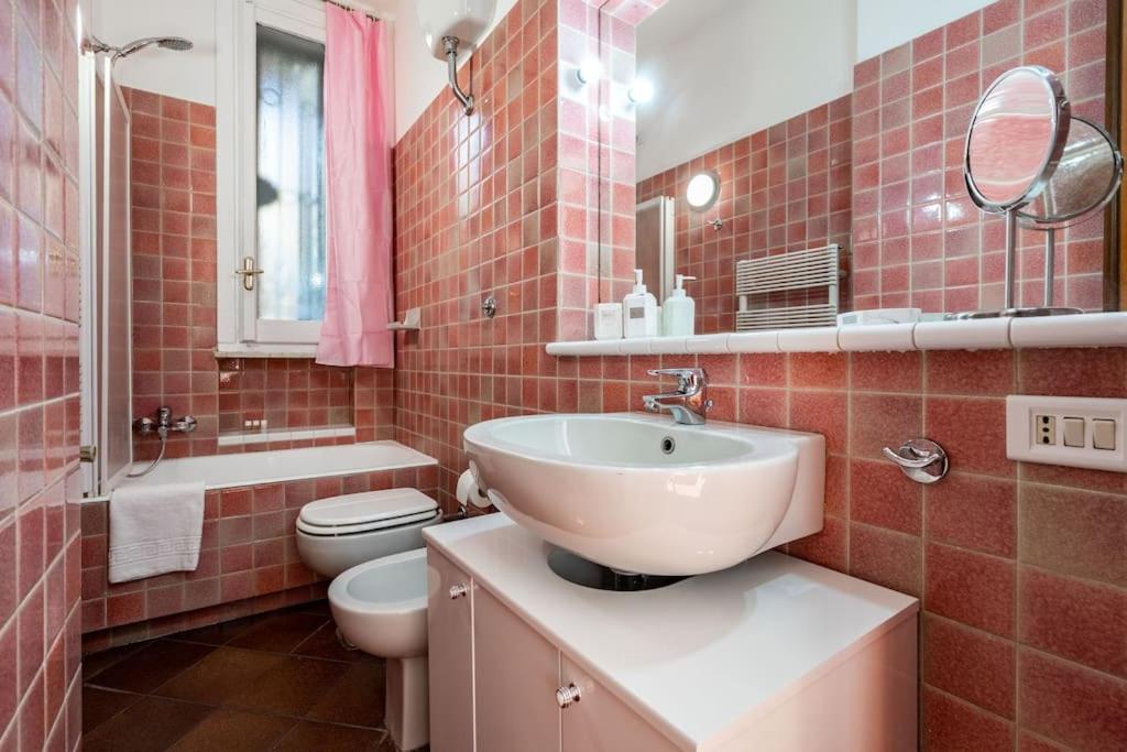 Apartament A Due Fermate Dal ColosseoWi-Fi & Netflix Gratis Rzym Zewnętrze zdjęcie