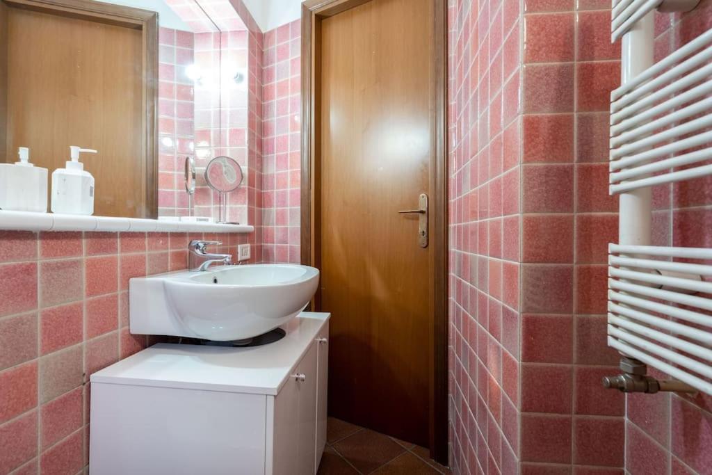 Apartament A Due Fermate Dal ColosseoWi-Fi & Netflix Gratis Rzym Zewnętrze zdjęcie